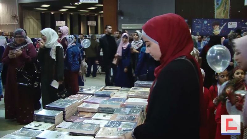 بعد انقطاع 7 سنوات.. الفلسطينيون ينجحون في اقامة معرض كتاب 